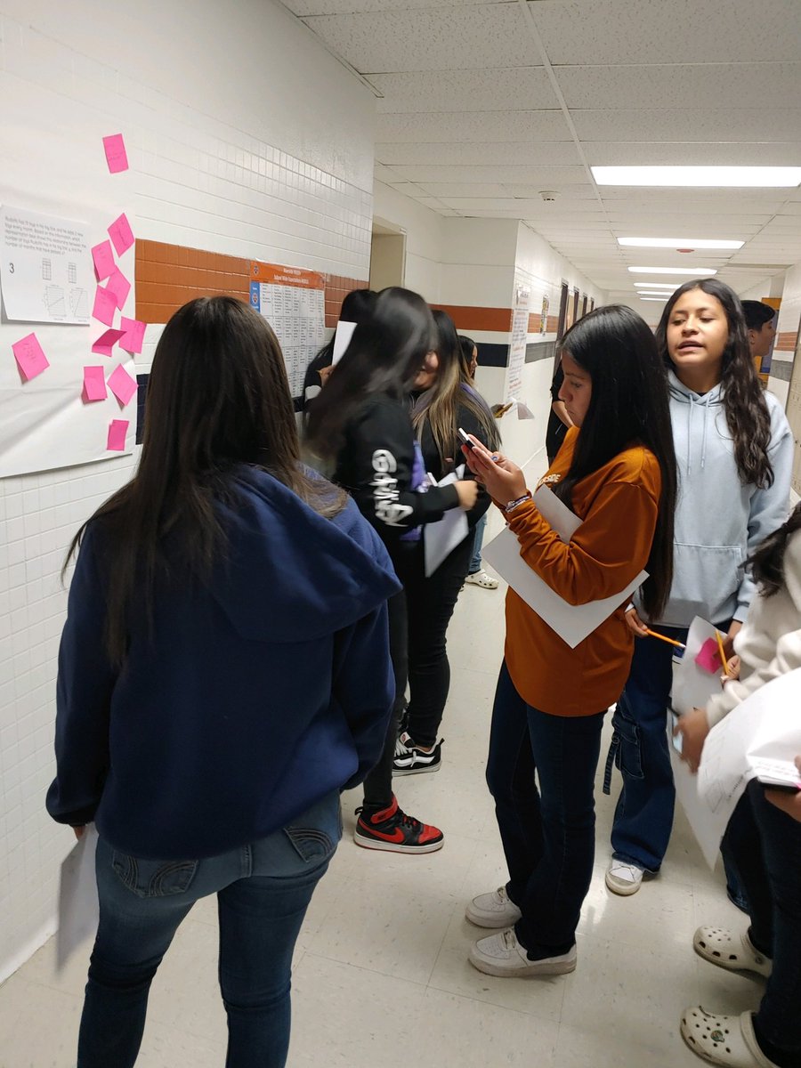 Prater222's tweet image. This lesson was planned by our amazing 8th grade team for Advisory Intervention. @abustillos13 @Mrs_Ritch💪 At RMS we don’t stop. Team Work Makes the Dream Work 🧡💙 @FORtheValley_DM #InterventionForAll #Growth #OurKids #8thGrade