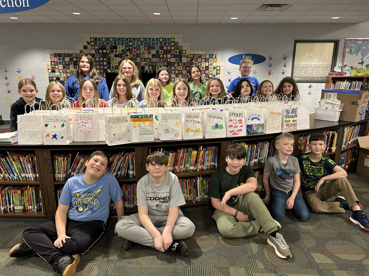 BeAmazing2day's tweet image. DC Everest Evergreen Elementary Be Amazing Club made over 60 lunches to be distributed at Marty’s Bus!