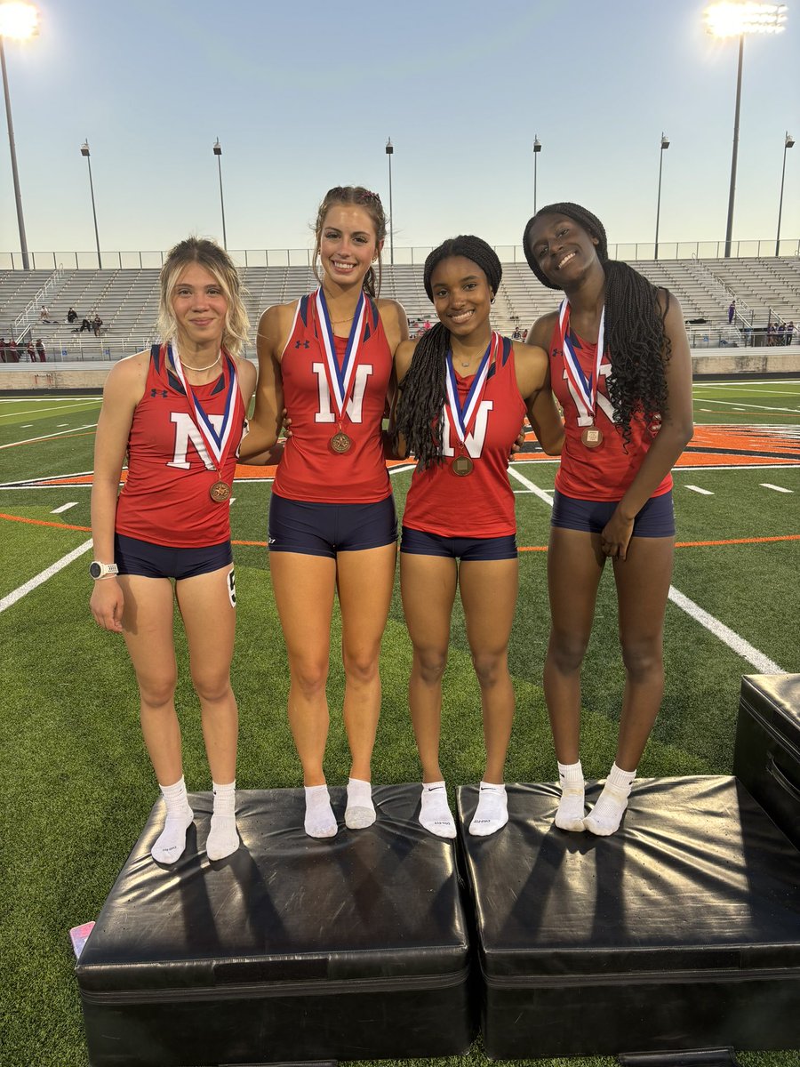 Congrats to the 4x400 team for finishing 3rd with a time of 4:05.39! Advancing to Area!!