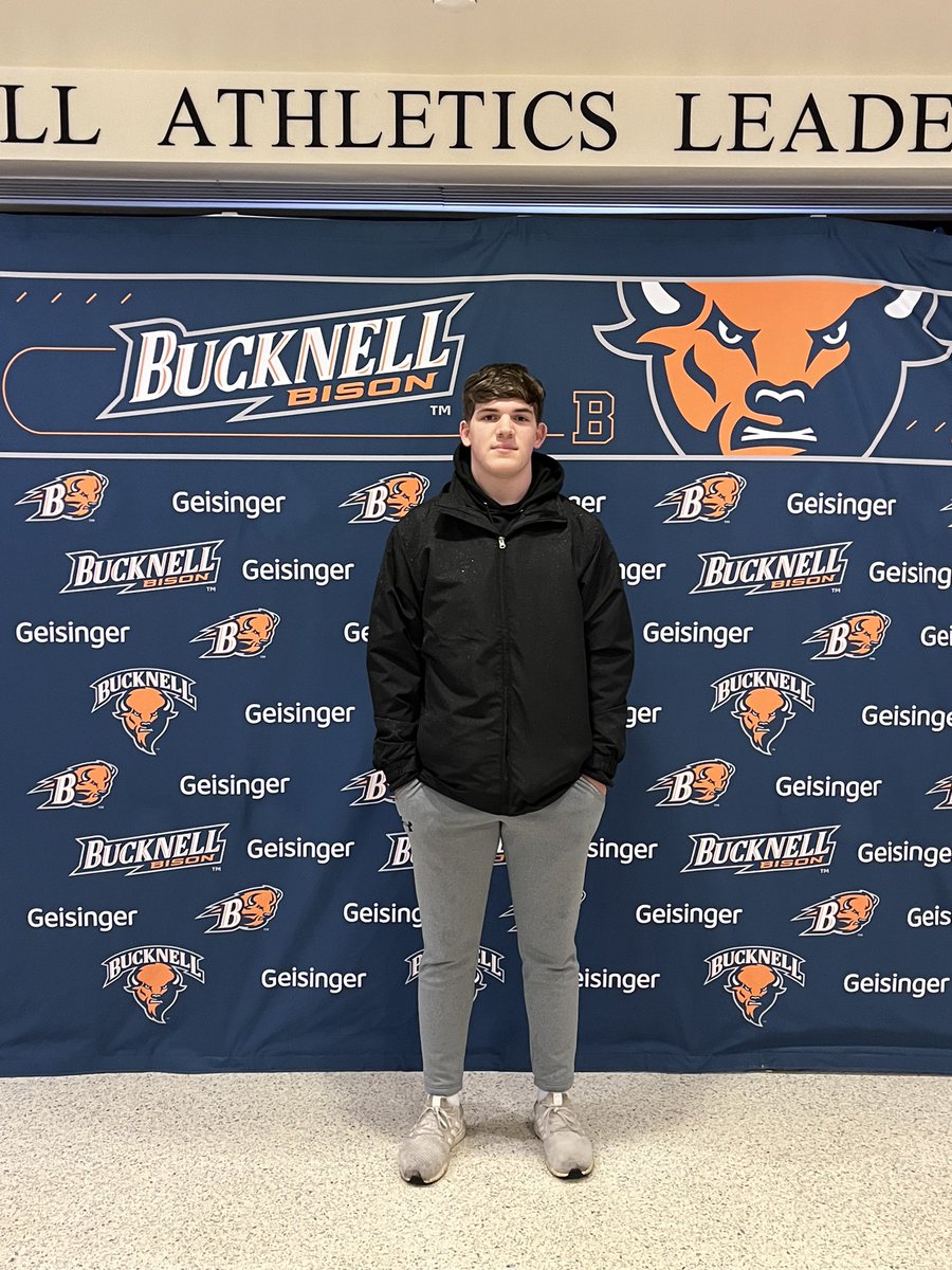 Thank you @CoachPearsonOL @CoachJTBear for the hospitality. I had a great time meeting the coaches and loved the opportunity to sit in the QB room. @CoachTThome @Bucknell_FB @SteeleComets @DJRSwework @BradMaendler @AIR_IT_OUT_13