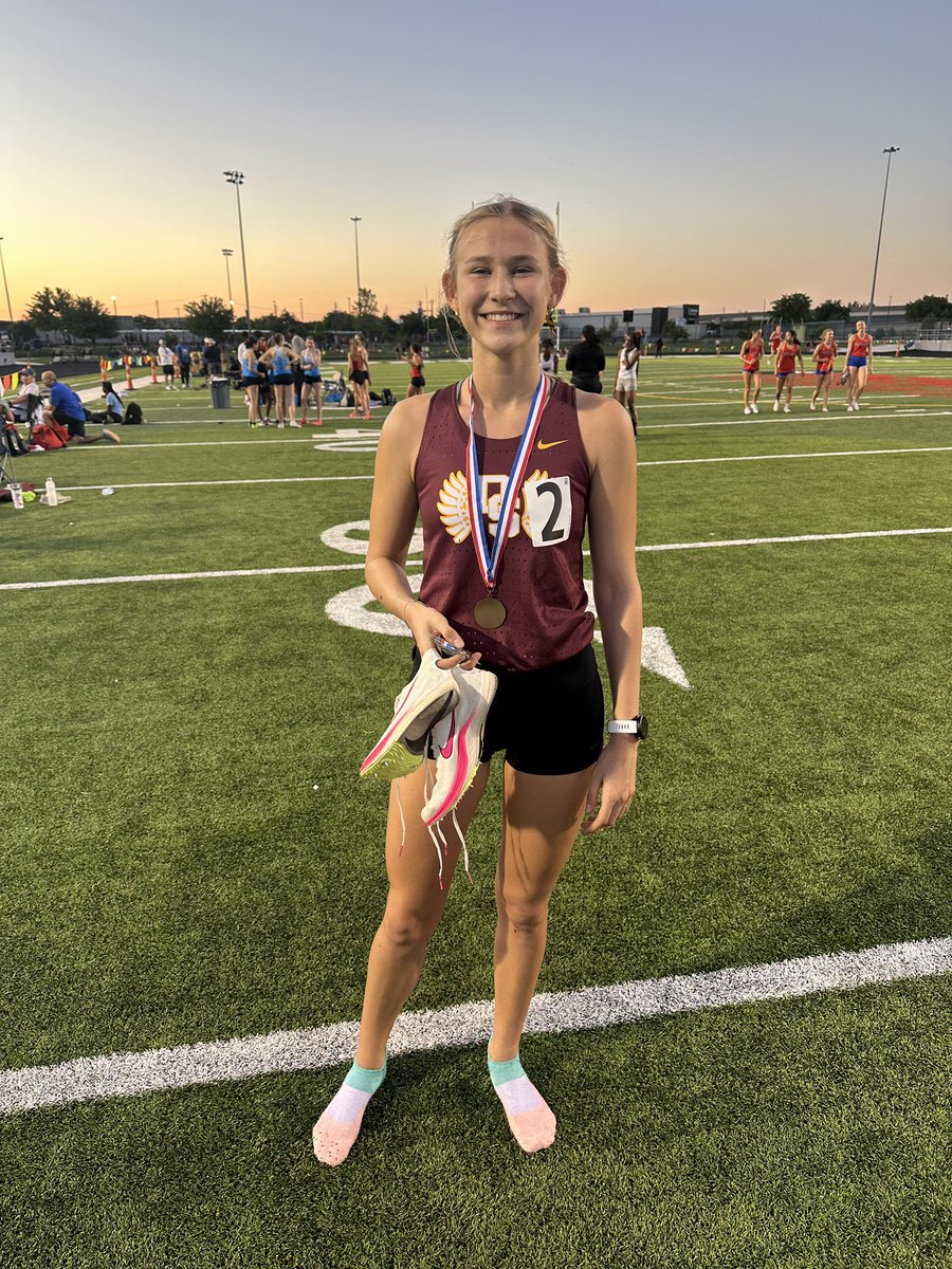 AREA QUALIFIER! Lucy Fredenburg finishes her races off with a 4th place finish in the 1600. She qualifies for all three distance events!