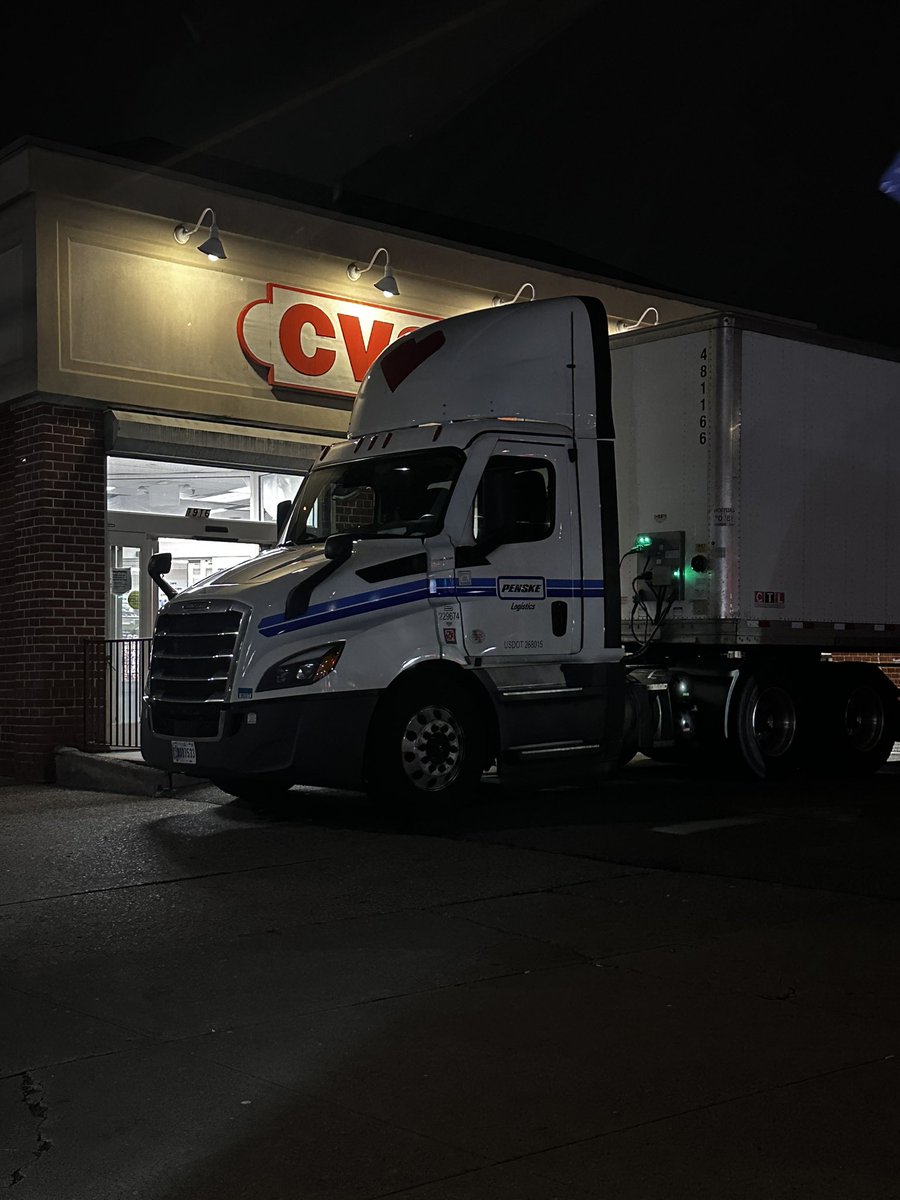 PRs_Pride's tweet photo. @cvspharmacy Plz advise your delivery trucks to park in the rear or at most away from the main entrance where customers have to enter &amp; exit. Very inconvenient. Truck#481166 Williamsbridge Rd Bronx Store https://t.co/SZO37lyB1Y