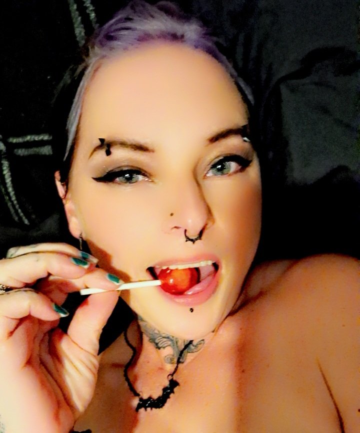 cutecrow26's tweet photo. Candy 🖤🍬🍭 https://t.co/pKE5EuwSpA