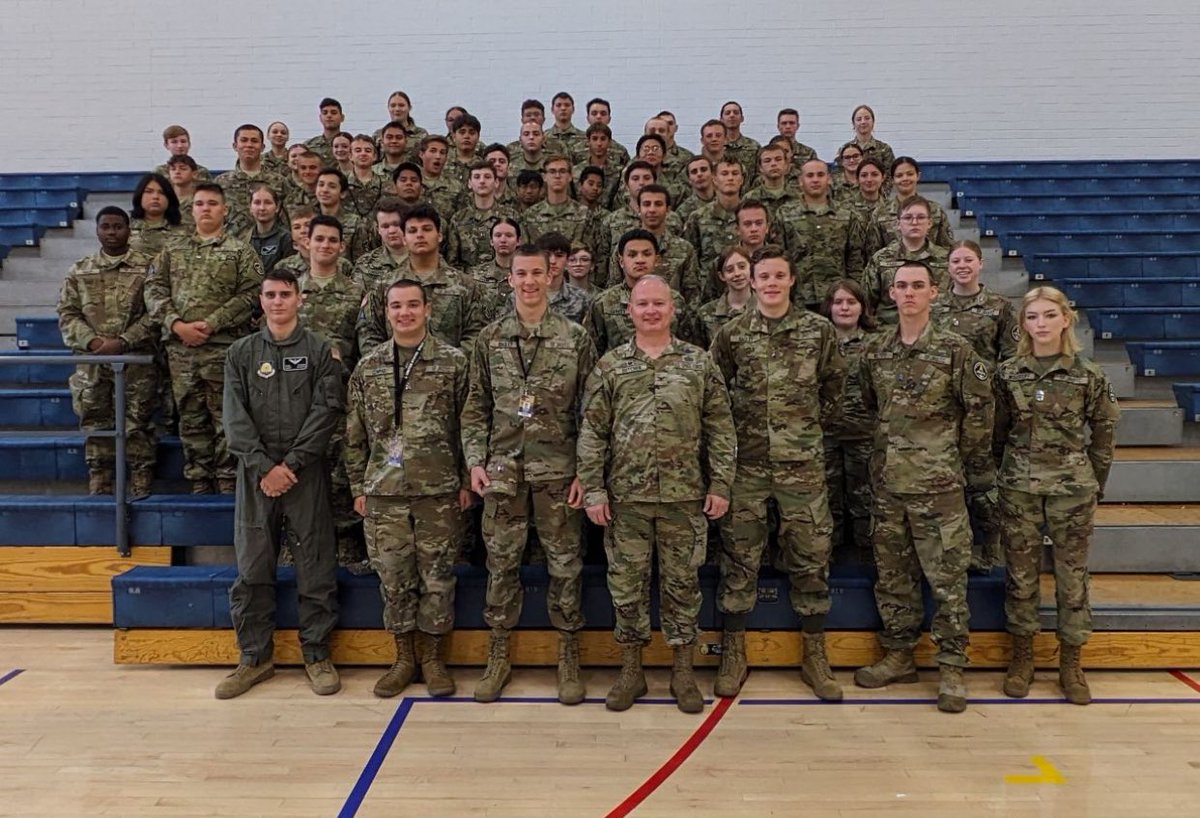 SFJROTC's tweet photo. #GuardianSpiritWeek — leadership team of Space Delta 13 including commander Col. Bryan Dutcher visited #SFJROTC unit at Shadow Mountain HS in Phoenix. He got to try the unit’s flight simulator. Units managed by @HQ_AFJROTC + @SpaceForceDoD @USSF_STARCOM Del13, Det2. https://t.co/NnKOKTDbrR