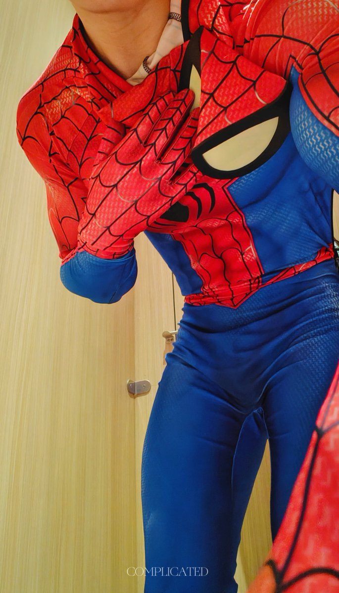 Itscom0674's tweet photo. #这次漫展变身蜘蛛
CP 漫展化身托尼版小蜘蛛🕷️
穿上战衣时候发现🔒挺明显的
🚾外面不断有人拍门想要进来
里面的自己却看着裆部不停幻想
肌肉小蜘蛛在公众场合被发现带锁
被疯狂围观拍摄📸
羞耻的同时还无法控制地流水🥵
湿掉的裆部和被压抑的能量棒
英雄沦为笑话
____
spider man but in caged https://t.co/3l3GduW2Re