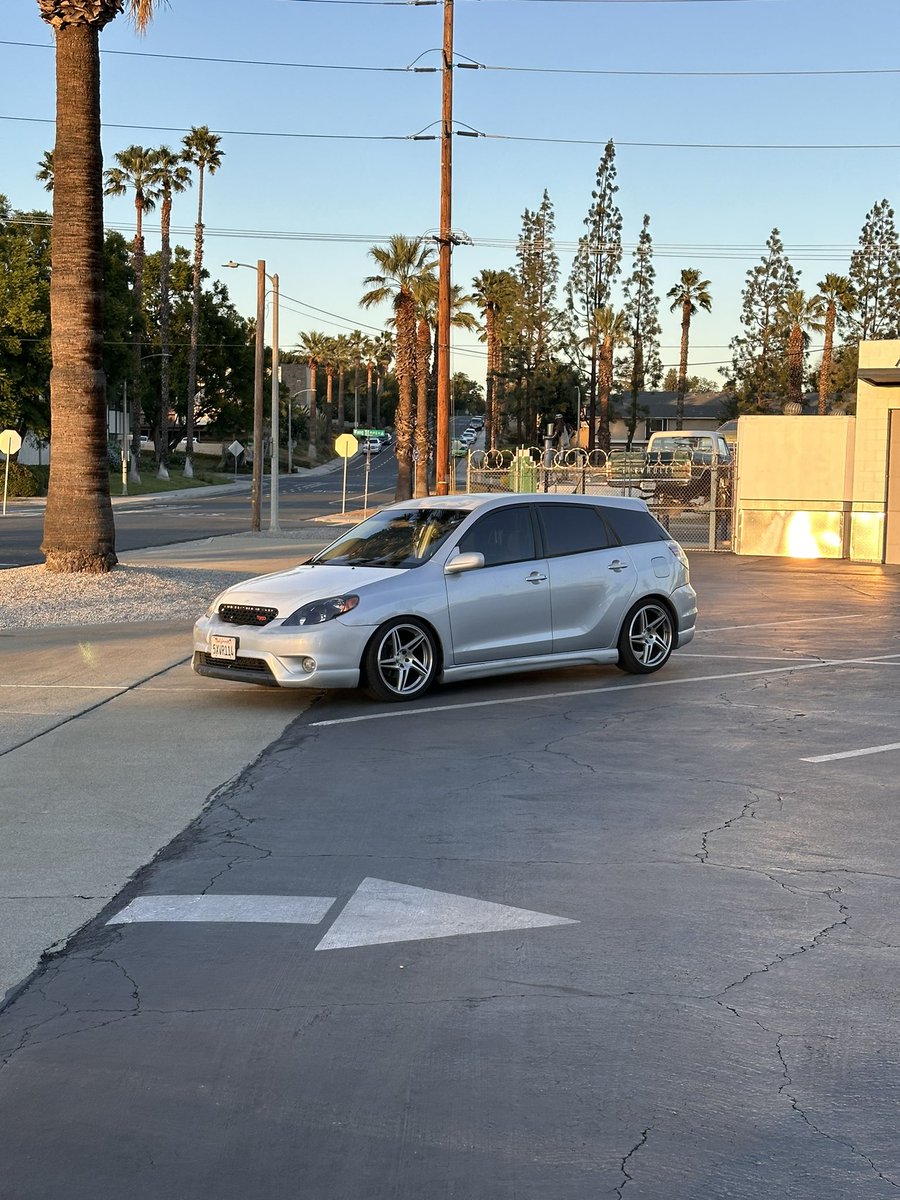 Murrsace's tweet photo. @CarFurs Blue bumper is before it got sideswiped, a 2/10 would be rad https://t.co/mfZM23KHic