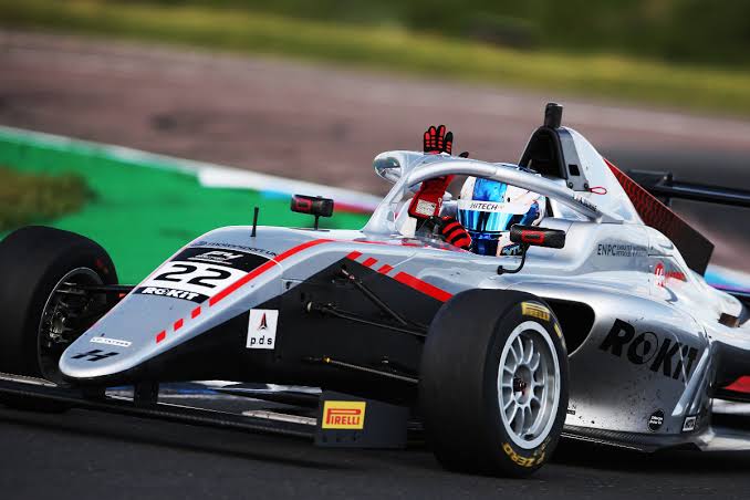 F1Rising's tweet photo. @gusavoaoaoaoaoa @Drugoparodia ETHAN NOBELS CAMPEÃO DA FORMULA 4 UAE

O brasileiro belga liderou o campeonato do começo ao fim de forma espetacular, sua estreia em alto nível veio com excelência.

98 pontos
2 vitórias
2 pódios https://t.co/wBKKirMHtC