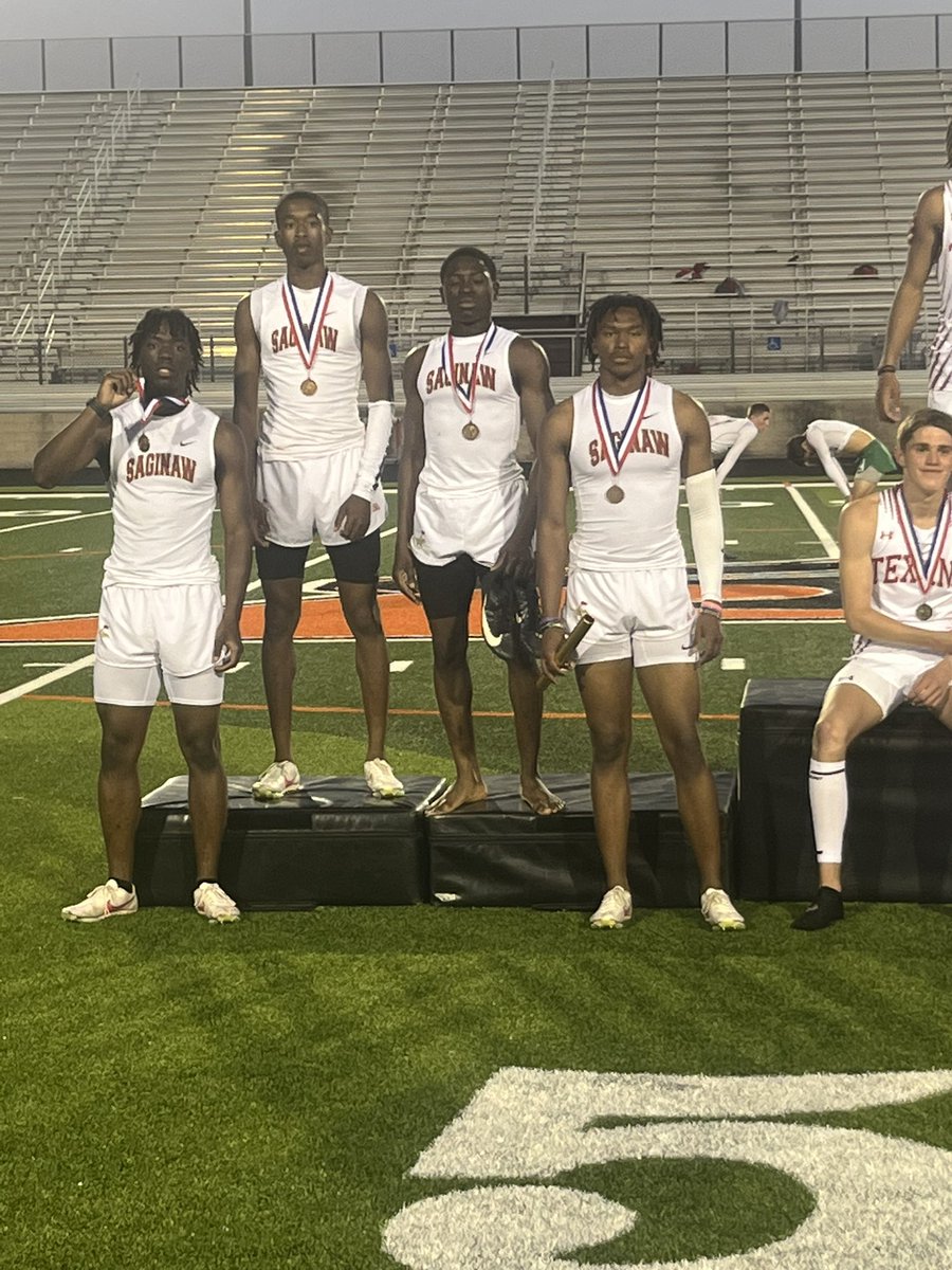 TheFellows5's tweet photo. 4x400 qualifies for Area!! @SaginawTFXC @CoachPetersSHS @abendschan https://t.co/zI2mmXzlsd