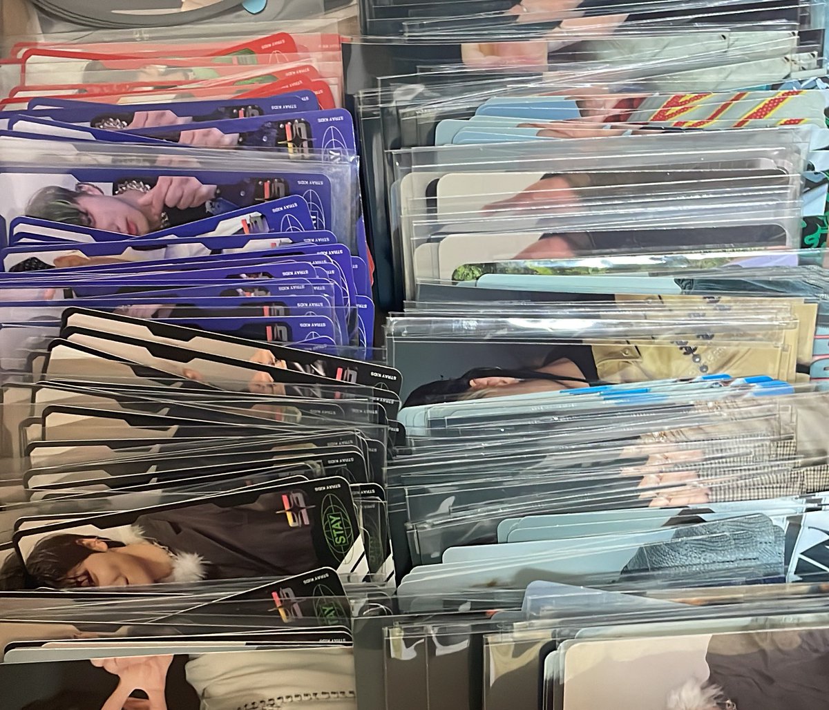 ZlF7j's tweet photo. Straykids スキズ Fan Connecting 2024 “SKZ TOY WORLD” ペンミ ファンミ　skz skzoo 無料配布 無配　ステッカー グッズ トレカ 交換 京セラ ソンムル

スキズのペンミでトレカ無料配布します❕

【配布日程】4/6 15,16時頃〜　4/7 昼前～
【参加条件】RT&amp;いいね

たくさんのご参加お待ちしてます https://t.co/F7jTPmHPnV