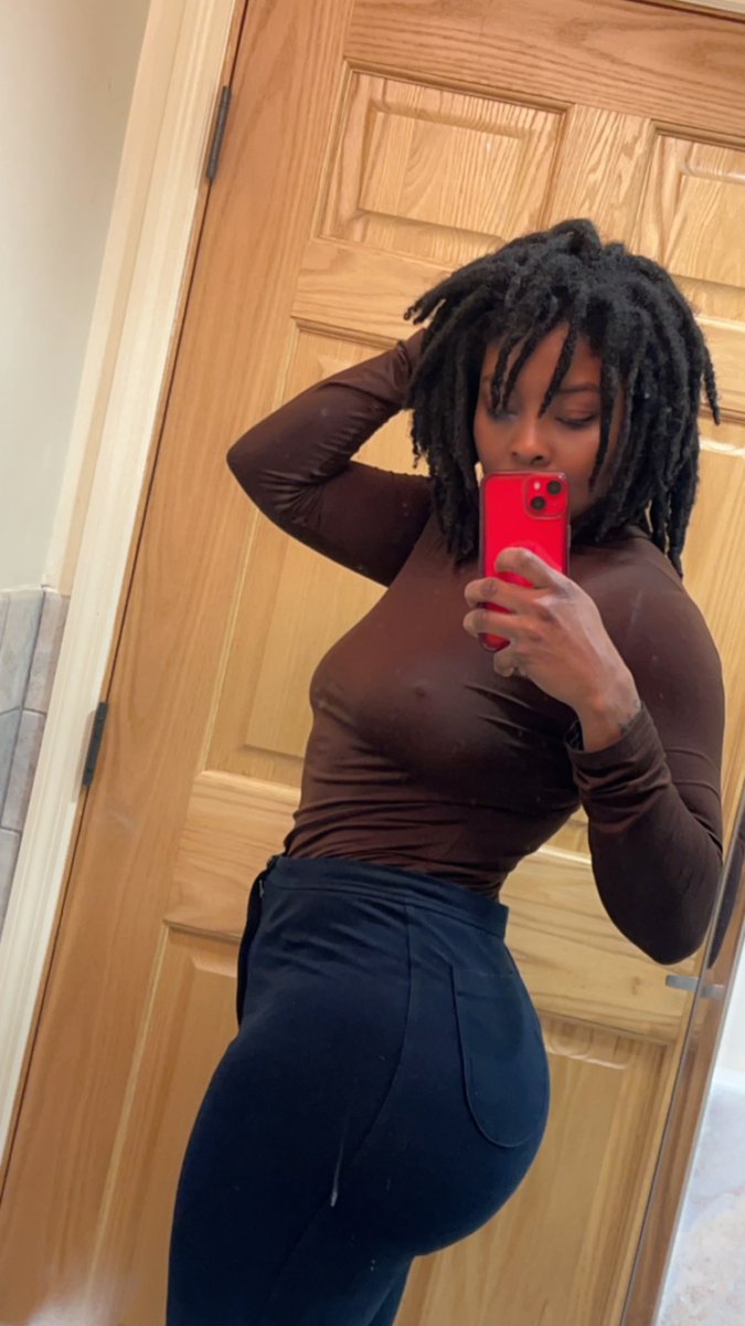 PetuniaMuscari's tweet photo. Them results you want come with discipline. very “WELL-ROUNDED” DISCIPLINE!😉💋

#love #BULKING #work #locs #iNEEDmyHAIRdone 😩 https://t.co/SBnU8uGe6J
