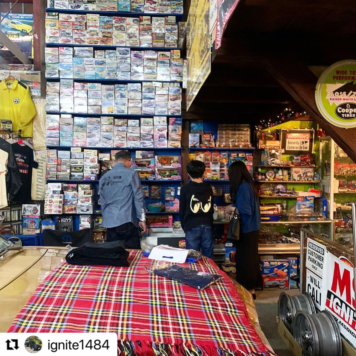 stickyfrog_'s tweet image. HOT WIRE様でデカール販売開始いただきました💫
お近くの方はぜひ〜！🐸

maduro-online.jp/car&amp;amp;bike/17830

#hotwire #mooneyes #stickyfrog #HotWheels #ムーンアイズ #デカール #ホットウィール