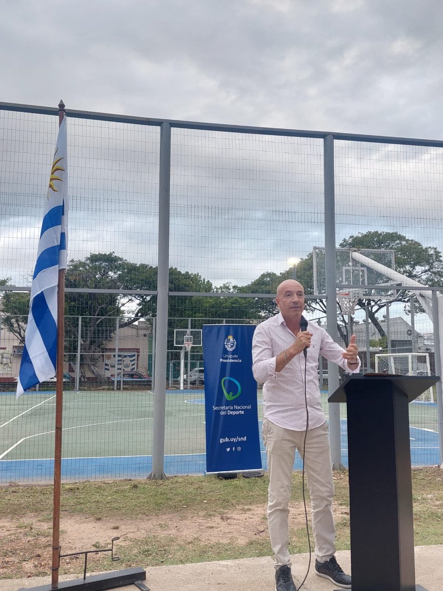 Inauguración de Cancha Polivalente y Juegos Saludables Plaza de deportes Nro. 1 de Salto

En el marco del Programa Nacional de Desarrollo de Infraestructuras Deportivas del Deporte Comunitario y con presencia del Subsecretario Enrique Belo, Gerente Nacional Dr. Gerardo Lorente,