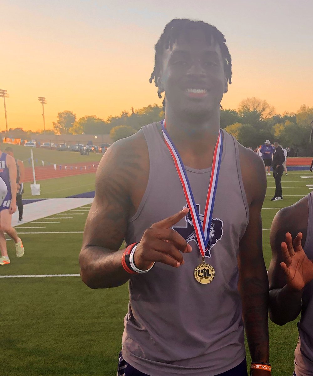 🥇200 M Back to Back District Champion @terrencethee1