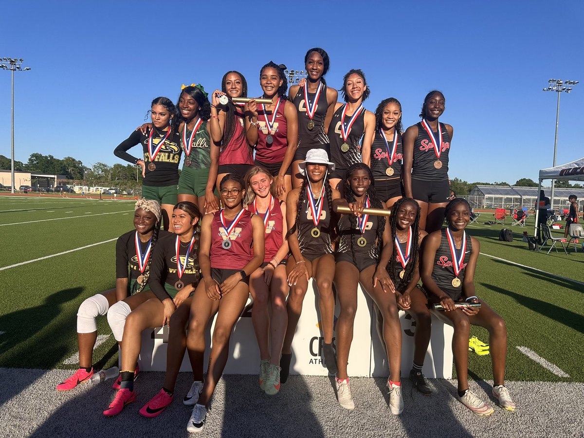 CyParkAthletics's tweet photo. Congrats to our @CyParkGirlsXCT1 4x200m relay who are your 16-6A District Champs with a 1st place finish and NEW SCHOOL RECORD time of 1:40.72! https://t.co/xLwSWVwOew