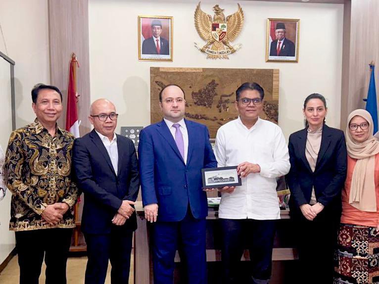 Pertemuan dengan Pak Prof. Asep Saepudin Jahar, Rector UIN Syarif Hidayatullah Jakarta. Menyetujui langkah-langkah konkrit yang harus diambil untuk memajukan kerja sama dengan universitas-universitas terkait di Azerbaijan” 🇦🇿🤝🇮🇩 #Azerbaijan #İndonesia @uinjktofficial