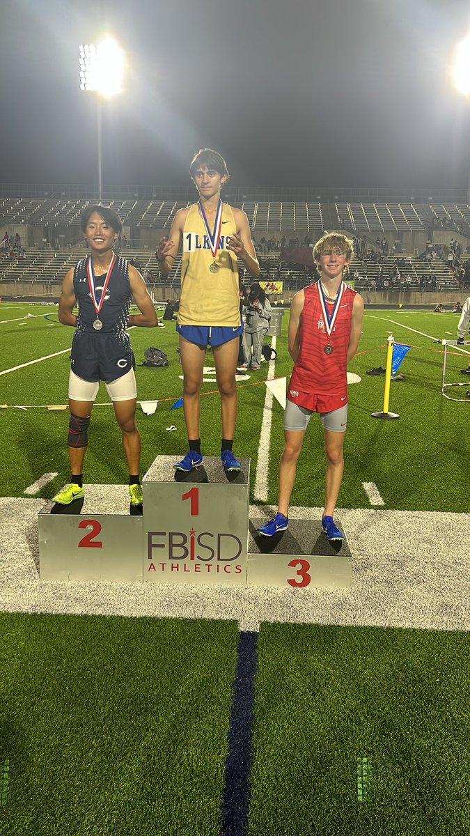 🚨Area Qualifier with New PR🚨
Seth Vowell advances to Area in the 1600m Run with a time of 4:35.87 and placing 3rd at the 20-6A District Meet.
