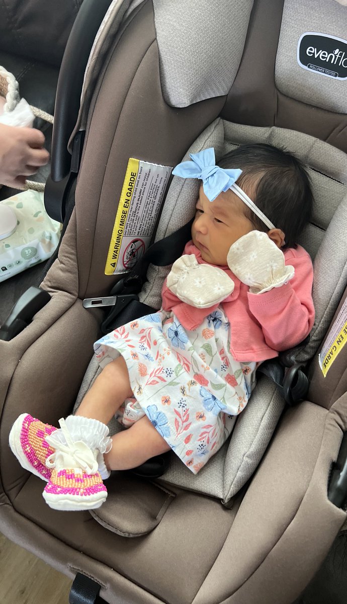 CoachHammer4's tweet photo. The new recruit https://t.co/d65gB1evZR aka MeMe is 1 week old today! Welcome to the world babygirl! My wife Frankee did amazing!

We’re so blessed! https://t.co/SrzR6UTQDH