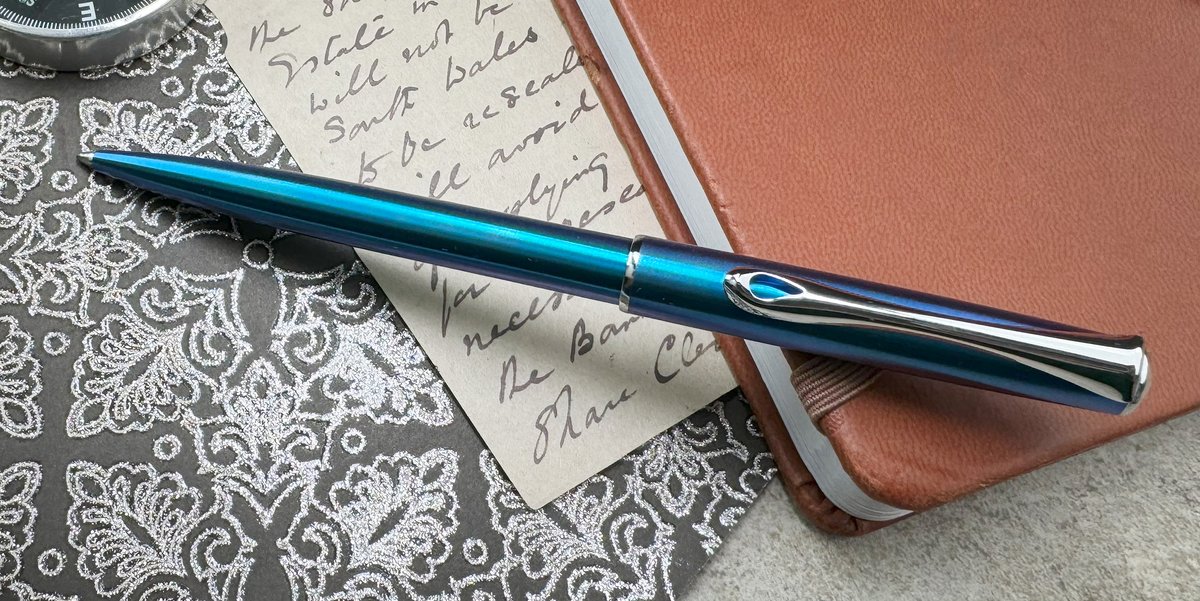 It is time to get FUNKY with the Diplomat Traveller Funky fountain, rollerball & ballpoint pens!💜💙💚 Head to our website to preorder your favorite color now: penchalet.com/category.aspx?… @DiplomatPens #DiplomatPens #DiplomatTravellerFunky #DiplomatTraveller #NewPens #Pens #Writing