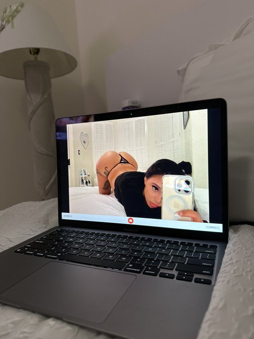 cyber s*x 🥸 https://t.co/8uQBT1L029