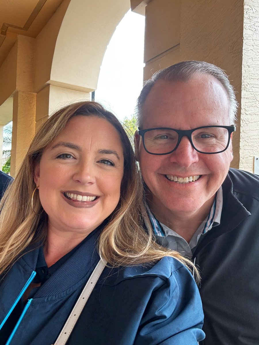 KatrinaS_OneFLA's tweet image. Did I take a pic with the one &amp;amp; only @jemeFL today to make @Sara_M_Morgann  &amp;amp; @BatesKawanna  jealous?!?! The answer is Yes, Yes I did! 🤩🤩🤩 #OneFLA