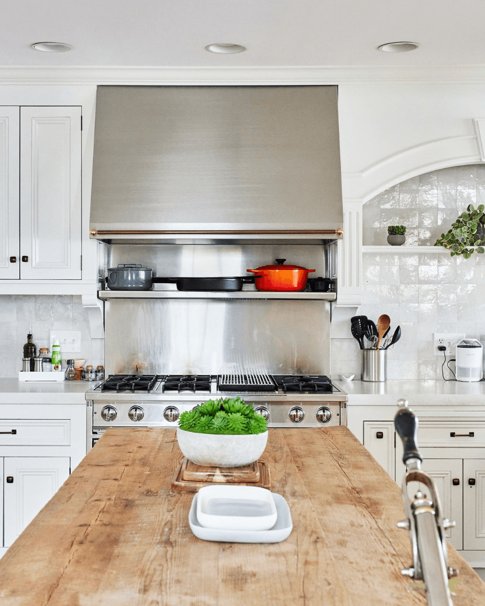theodellgrp's tweet image. Our #ODGxWestonRoad kitchen got a cosmetic facelift - new counters, lights, backsplash, custom cabinets &amp;amp; sink! Kept the original beams. 📷@juliadags20 📍Weston, CT. Scope: bunk beds, mudroom cabinets &amp;amp; more. #WestonCT #KitchenRemodel #CTConstruction #Revamp #KitchenFacelift
