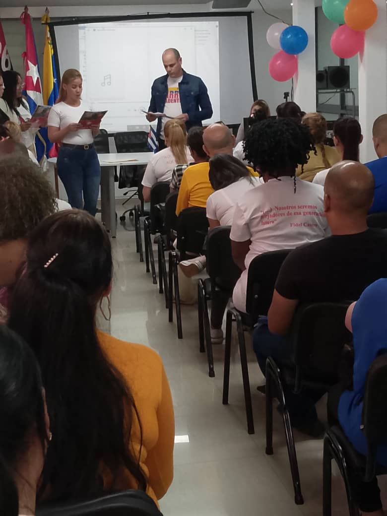 adrian900708's tweet photo. Decía el apóstol José Martí: "La juventud ha de ir a lo que nace, a crear, a levantar"
En saludo al 4 de abril y al 21 aniversario de la Misión Barrio Adentro, el Dpto Docente en Distrito Capital realiza matutino especial.
@DcMedica 
@cubacooperaven
@DocenciaVen
@ViamonteMaite https://t.co/au0mJVQILL