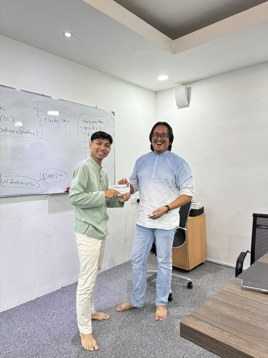hzaciplaw's tweet photo. Terima kasih bos atas duit raya yang dihulurkan!
Moga @hzaciplaw terus digandakan rezeki dan diberkati!
Selamat Hari Raya kami ucapkan untuk semua.
Maaf zahir dan batin ππ»
#hzac #ownyourcreation https://t.co/sA5gMGOULN