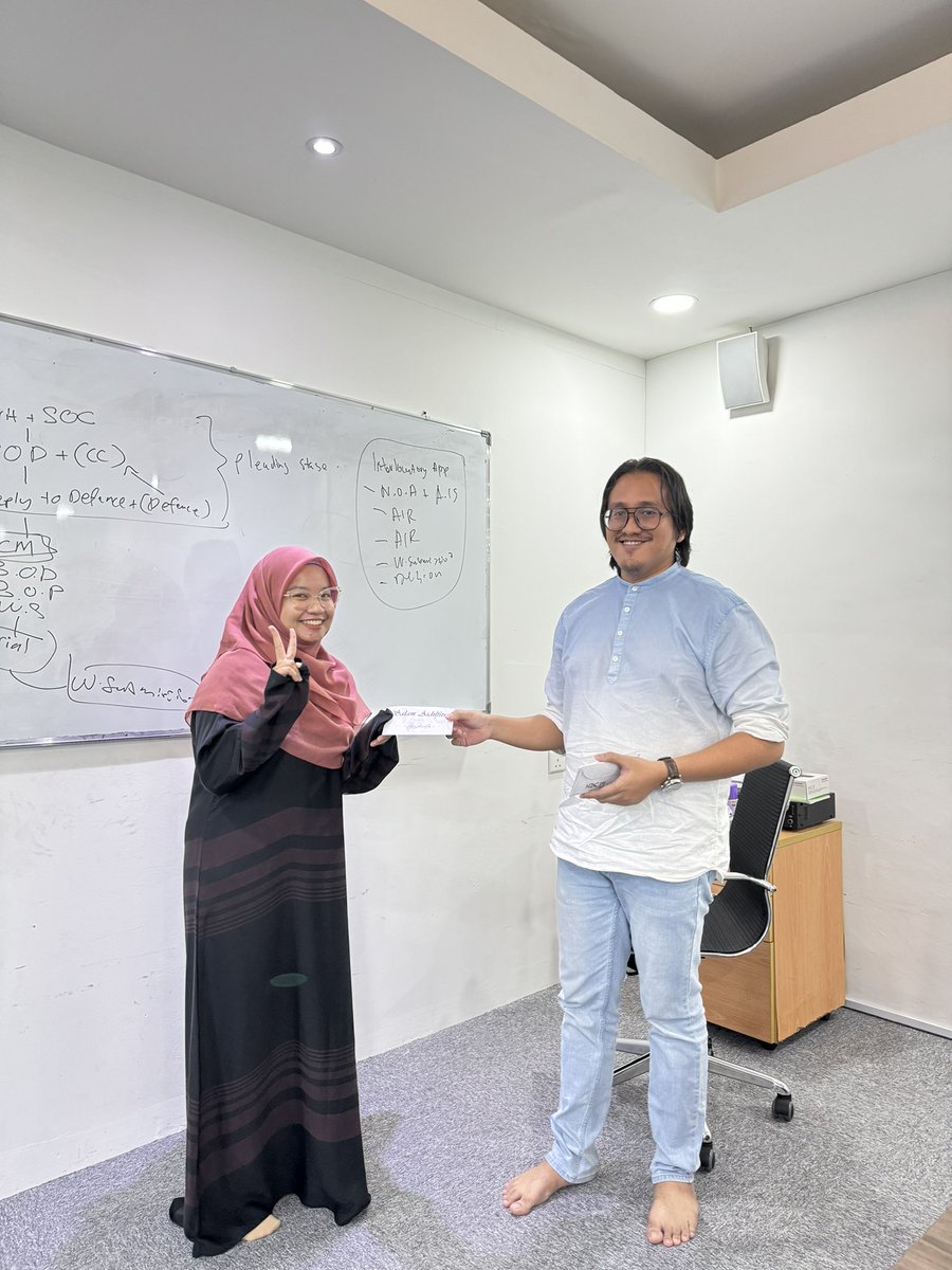 hzaciplaw's tweet photo. Terima kasih bos atas duit raya yang dihulurkan!
Moga @hzaciplaw terus digandakan rezeki dan diberkati!
Selamat Hari Raya kami ucapkan untuk semua.
Maaf zahir dan batin ππ»
#hzac #ownyourcreation https://t.co/sA5gMGOULN