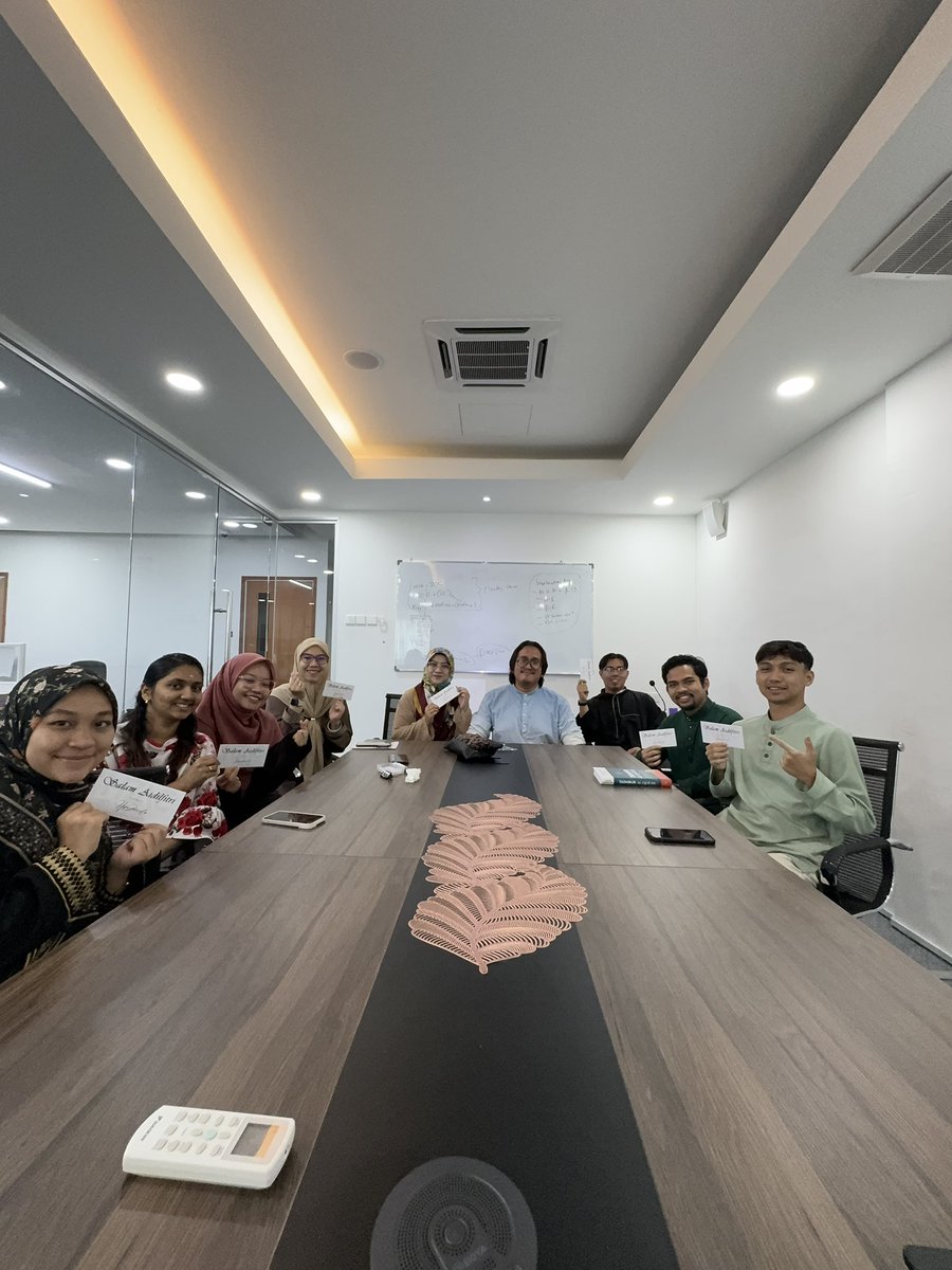 hzaciplaw's tweet photo. Terima kasih bos atas duit raya yang dihulurkan!
Moga @hzaciplaw terus digandakan rezeki dan diberkati!
Selamat Hari Raya kami ucapkan untuk semua.
Maaf zahir dan batin ππ»
#hzac #ownyourcreation https://t.co/sA5gMGOULN