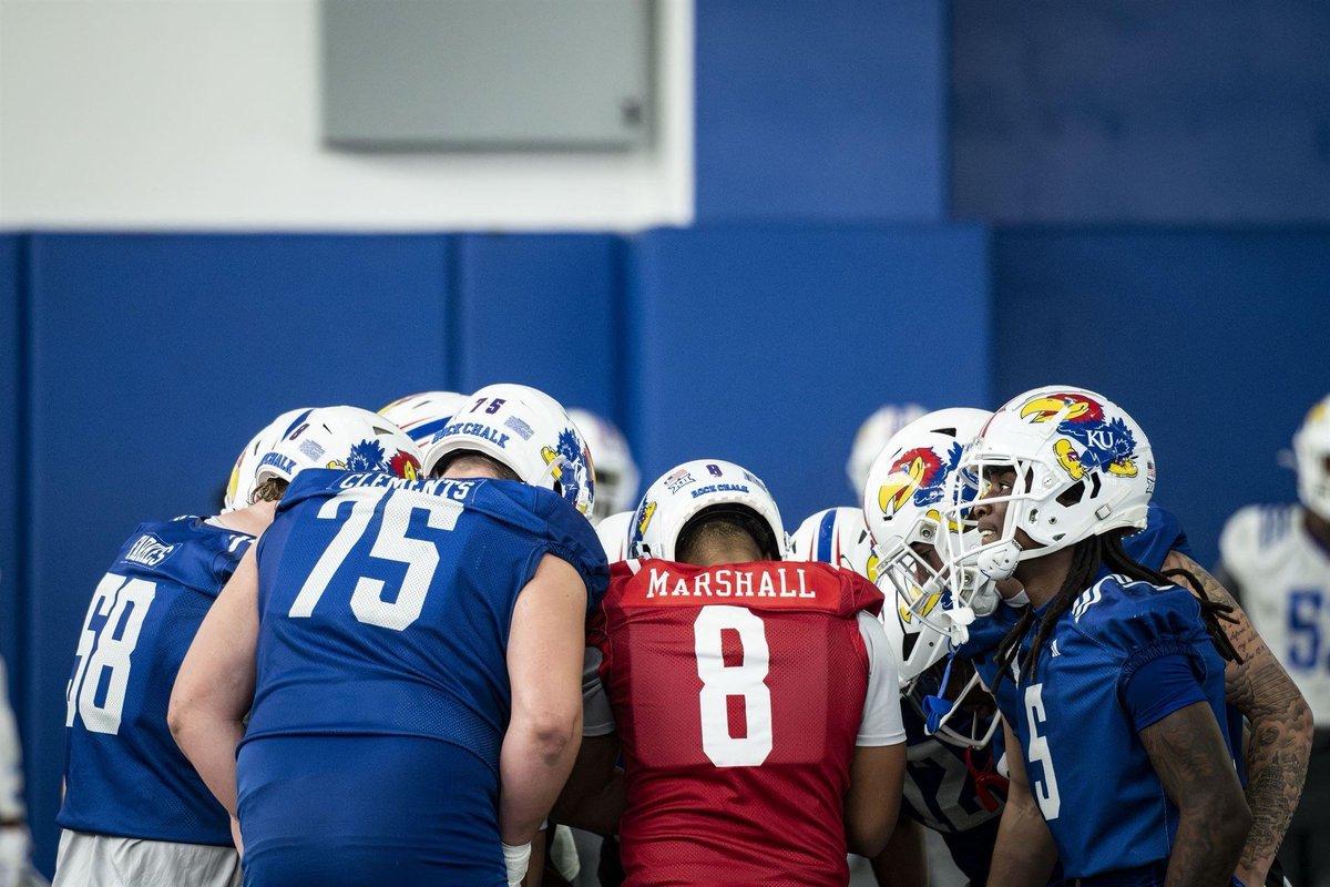 ZekeMarshall07's tweet photo. #RockChalk 🔴🔵 #Blessed https://t.co/tSiUzByAze
