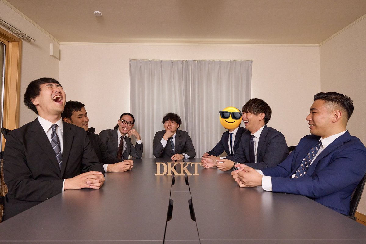 dkktcpa's tweet photo. 株式会社ＤＫＫＴ、税理士法人ＤＫＫＴは、本年度新たに会計士のメンバー2名が加わり、且つ、弊社メンバーの山田が修了考査合格し、公認会計士6名体制になります！(写真も撮りました📷)

より多くの皆様のお力になるべく、粉骨砕身努力して参ります。
宜しくお願いします！

https://t.co/Vhm4vU5PNg https://t.co/THd8YAXZc0