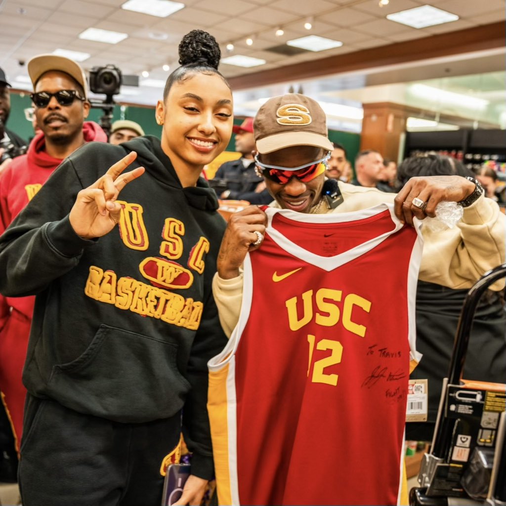 Cactus Jack 🤝 JuJu @trvisXX pulled up to campus today!