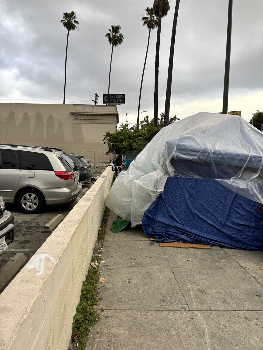 RomanPKoidl's tweet photo. @MayorOfLA @latimes @HugoForCD13 clean this up.  Sidewalk cannot be used due to tents and pedestrians need to walk on busy Hollywood Blvd. Are tax paying law abiding citizens not important to the city? How can this be allowed in a first world country? #LosAngeles #Homeless https://t.co/6uUvIKSYAp