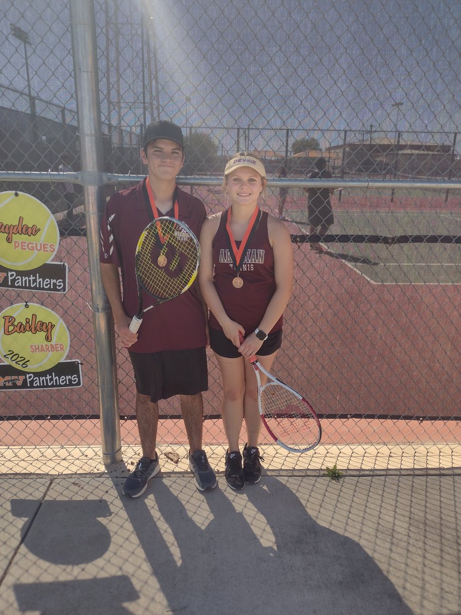 JV results from MV:
Valerie🥇
Isaiah/Bryson 🥉
Jacelyn/Zack 🥉
Curtis/Felix Consolation