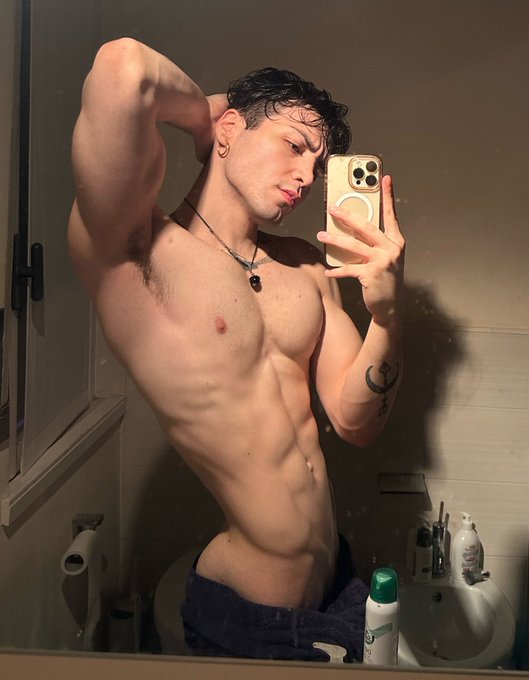 1 pic. my Instagram                  /                my twitter https://t.co/vuIAZcEtLz