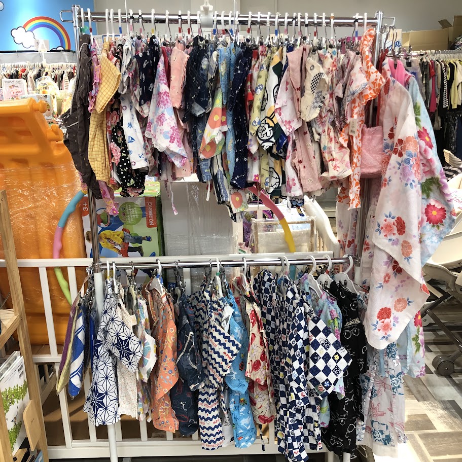 kidslinkstore1's tweet photo. おはようございます!
キッズリンクです🦁
甚平・浴衣コーナーできました👏
サイズも豊富にご用意しています。
人気キャラクターなど可愛い商品は早い者勝ちです!!!
試着も可能ですので、是非店頭へお越し下さい👽
お待ちしております🌸
#kidslink
#リユースショップ
#春夏仕様
#衣替え
#可愛い https://t.co/A1MCkftspb