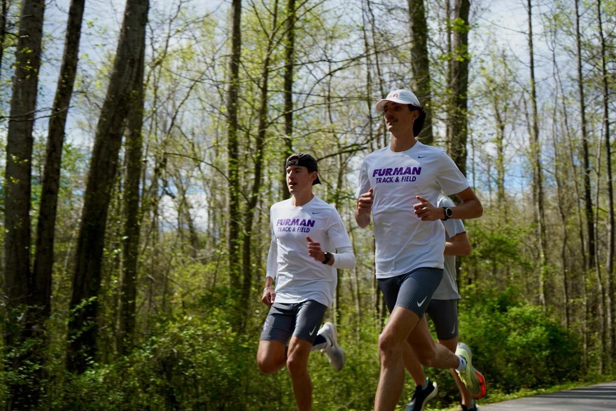 FurmanXC's tweet photo. Practice flicks ๐ธ
We out here grinding ๐
#team #Furman #trackandfield #FUTF #FU #girlgang #dinmen #squad #greenvillesc https://t.co/3yAYRLYgJ6