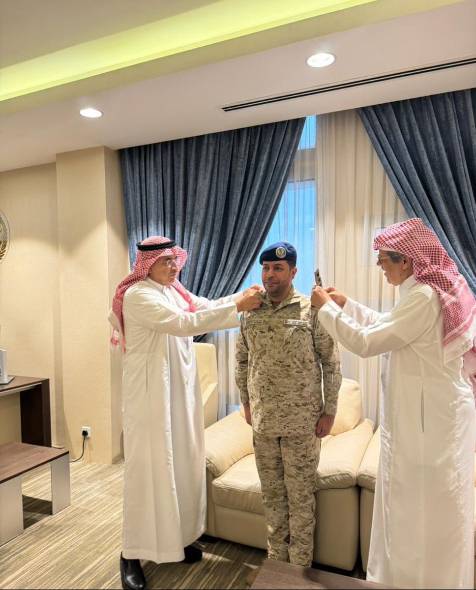 #قبيلة_عروه 
نبارك لسعادة العقيد / ماجد بن سعد بن فايز الاخيضري العروي 
صدر المرسوم الملكي الكريم بترقية 
لرتبة عقيد  ونسأل الله أن تكون عوناً له في خدمة دينه ومليكه و وطنه
والتهنئة موصولة لوالده وأسرته بهذه  المناسبة