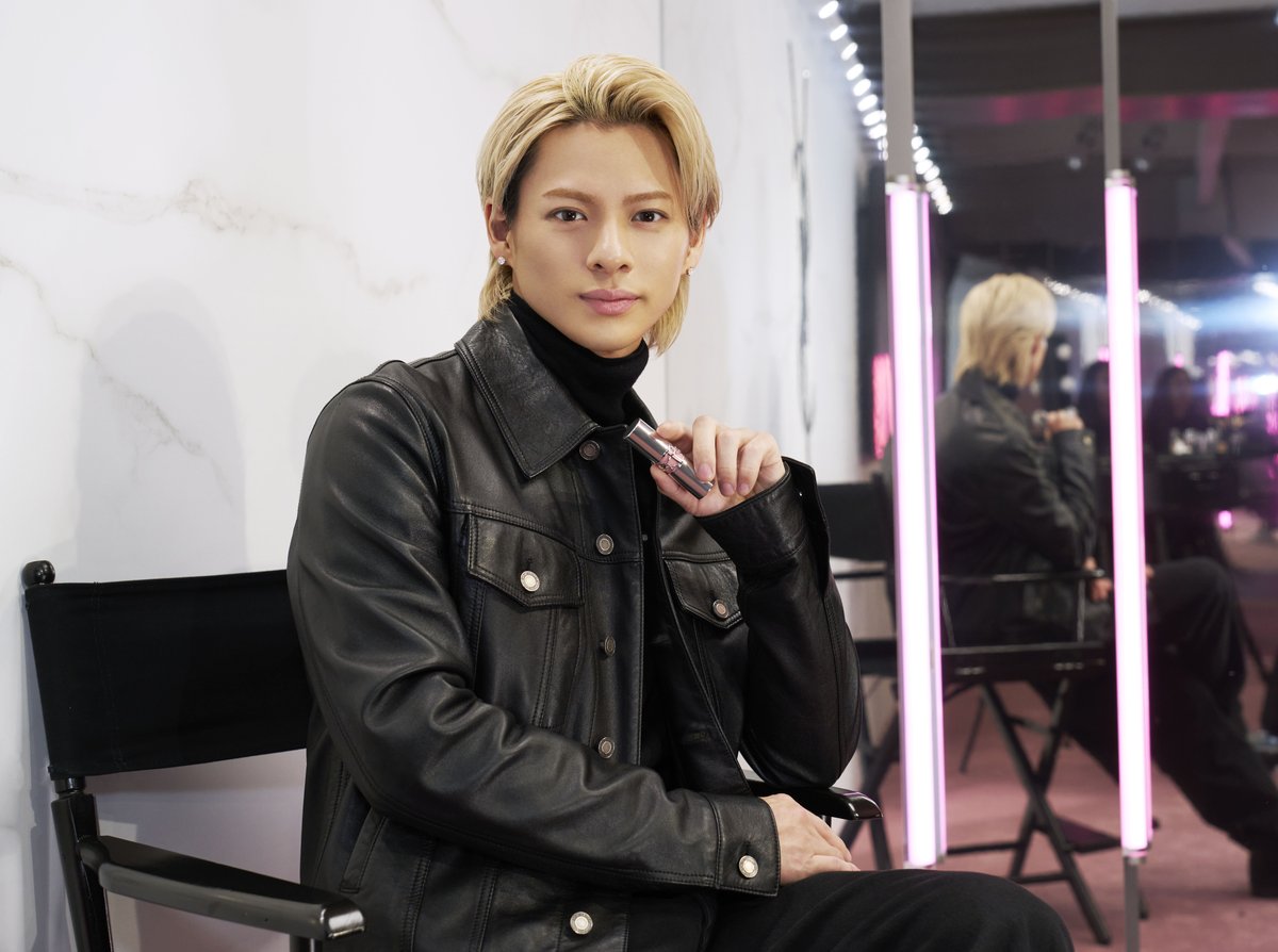 YSLBeautyJP's tweet photo. アジア アンバサダー平野紫耀が「YSL ラブシャイン リップスティック」のグローバルイベント「YSL LOVESHINE FACTORY」に登場。#YSLラブシャインリップスティック の世界観と魅力を体験。

■平野さん使用
YSL ラブシャイン リップスティック
#201 ローズウッド ブラッシュ

https://t.co/3S62FH1KI8 https://t.co/OYyPOipeXF