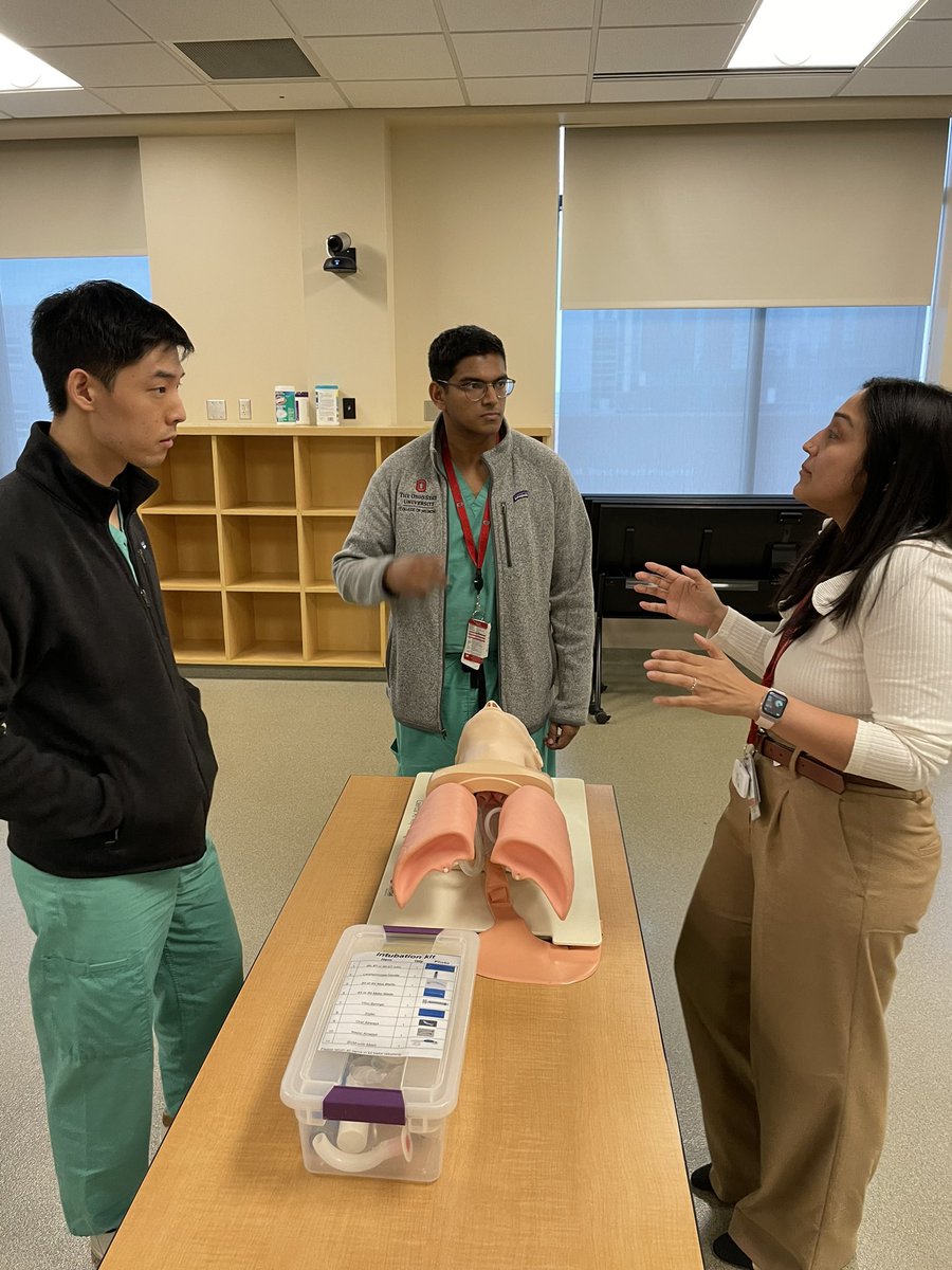 So much fun at our first annual “Pipeline to PCCM”! Led by Dr. Kashi Goyal, @OgakeSB, and @lal2122 with the assist from our PCCM program leadership and rising chiefs - showcasing the specialty we ❤️ to medical students. Bronchs and intubations galore!