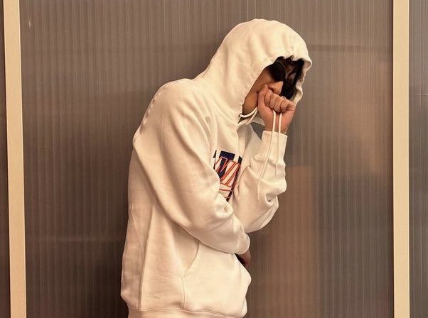 parkjayhouns's tweet photo. i’m genuinely happy for her. chaeyoung and zion t actually has that certain vibe that you can feel from them. they are both unique and i feel like that’s what made them click together. i hope they’re both happy in any way and pls respect their privacy ❤️ https://t.co/Qw9OA53xON