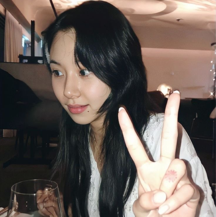parkjayhouns's tweet photo. i’m genuinely happy for her. chaeyoung and zion t actually has that certain vibe that you can feel from them. they are both unique and i feel like that’s what made them click together. i hope they’re both happy in any way and pls respect their privacy ❤️ https://t.co/Qw9OA53xON