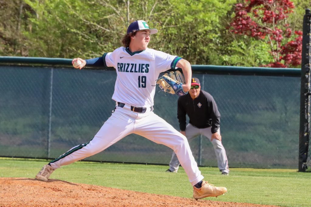 Caden_jackson27's tweet photo. Good win today for @CVHSGrizzBSB 
Entered game in the 7th with runners on 1st and 2nd and no outs.  Faced 4 batters.  Threw 11 pitches with 8 strikes.  

1IP 1H 0BB 0R W (1-0)

@RLW_GAJackets @Hudson_PBR @CJacksonPRZ @brackhudson31 @GeorgiaJackets @16uJackets https://t.co/iS7hP2VxmM