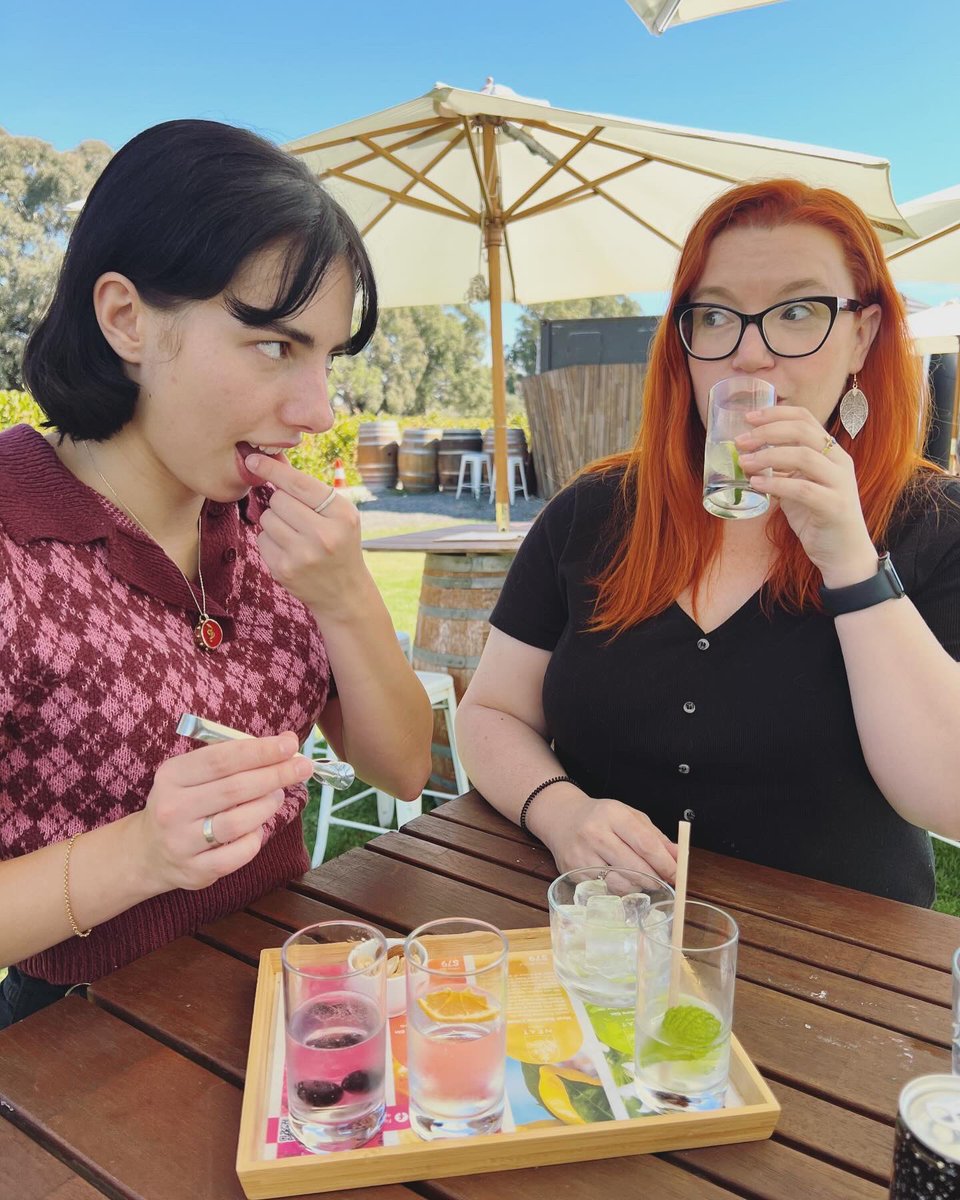Leeshalicious_'s tweet photo. Gin tasting https://t.co/54EW5g02jl