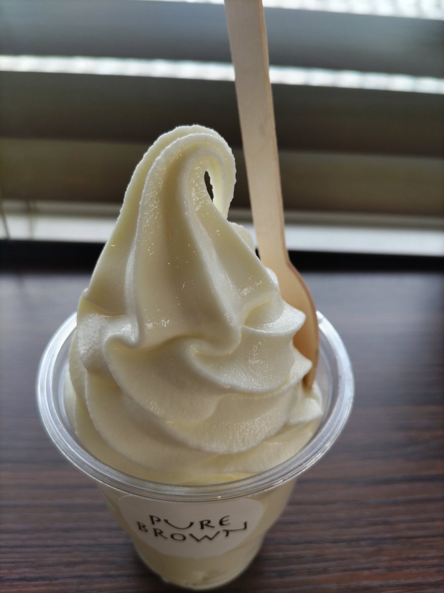 dieFxiH6fmjqaKt's tweet photo. 太陽さんのお気に入りの
『PURE BROWN』さんの
ソフヨーグルト🍦✨
太陽さんが食べた席でいただきました😆美味しいかった〜😋
明日のさくら音楽祭の会場から直ぐのお店ですのでメレンゲの皆さん是非立ち寄ってはいかがでしょうか😉
#マイクアローン
#PUREBROWN https://t.co/i1G193Tv6D