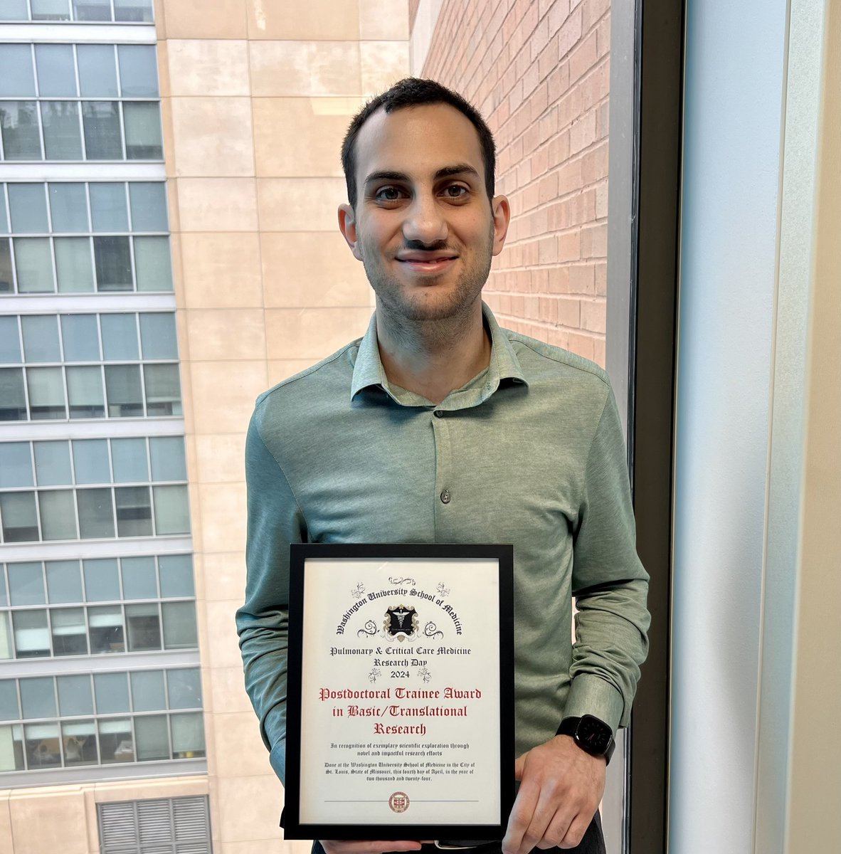 Special congrats to @Ghandi_Hassan_ for his receipt of the postdoctoral research award at @WUSTLPCCM Pulmonary Research Day! @WUDeptMedicine @wustlcrm @WashUDPS