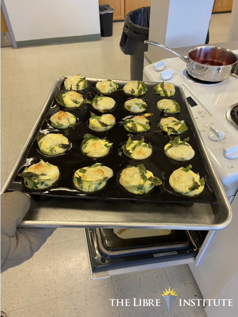 LIBRENC's tweet photo. .@LIBREInstitute y el Programa de Nutrición de NC State completaron la primera clase de Comer Bien...Moverse Más! Los participantes aprendieron a cocinar comidas fáciles, agregar más frutas y verduras, hacer ejercicios simples y mantener un peso saludable.
#FreedomDrivesProgress https://t.co/ZrIrASfIVG
