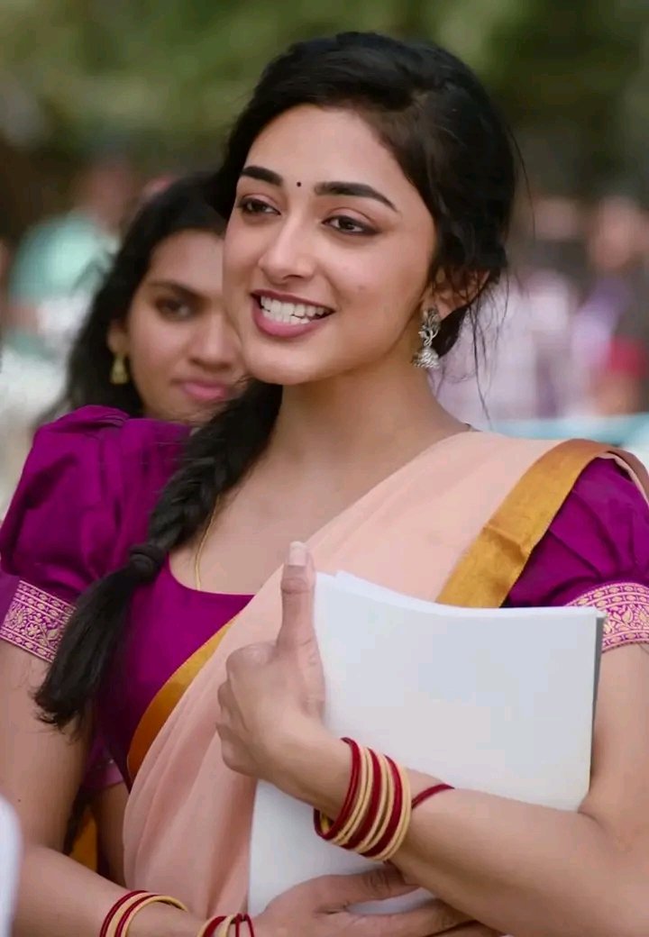 Ishukitty3's tweet photo. Good morning ✨Twippes...🫰

Today clg cut adichutu oru nala movie polam nu eruken...😜

So plese suggest me a good movie?

#Ishukitty #lustykitty #MorningMovieQuestion https://t.co/lnWKbSE9Db