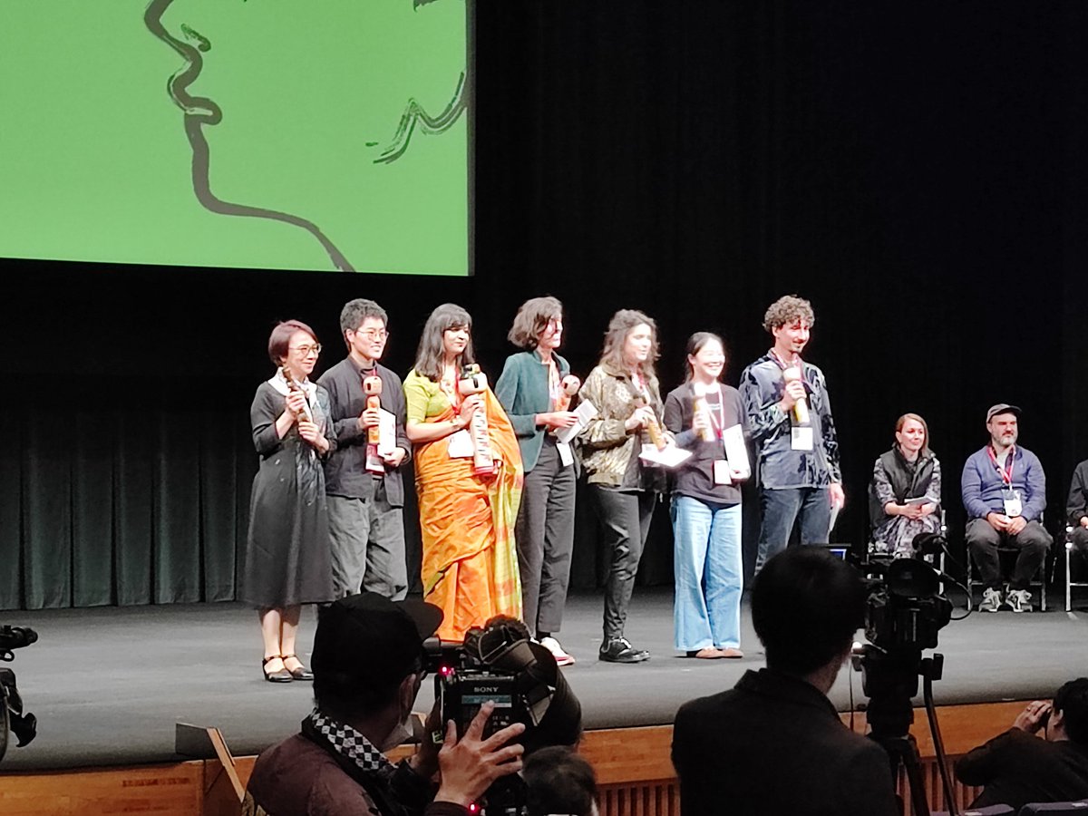yoshi_shimamura's tweet photo. 山形国際ドキュメンタリー映画祭の表彰式に参加をさせていただきました💡

メインのインターナショナル・コンペティション部門は、インドの現状を描いた
【何も知らない夜】
が受賞✨

アジアの若手監督の作品などを集めたアジア千波万波部門は、ミャンマーの若者たちの苦悩を描いた
【負け戦でも】
が受賞✨

おめでとうございます👏

国内外から22,000人を超える人達が集まるこの映画祭にとても刺激を受けました💨

次回、2025年の開催を楽しみにしてます😄

━━━━━━━━━━━━

ボクは16歳で社会に飛び出しました🏃=͟͟͞͞
何の取柄もない平凡なボクなのですが、【あること】に集中することによって、こんな感じになりました💡
↓↓↓

■
映画プロデューサー🎥
ワールドセールスを狙った作品を作り続け、1作目・2作目共に、国際映画祭で受賞しました。

■
オリコン様・テレ東様を含む6社の大株主です💰
大株主になっている銘柄で約25億円くらいの評価額です。
※
2023年7月16日時点

https://t.co/Aprt275dT6

https://t.co/FLFjwVywWI

■
約2,000坪の土地を所有しています。
サッカーコート1面くらいですね⚽️
https://t.co/5ozXwt1MlP
※
2023年7月16日時点

■
書籍を出版したら Amazon総合2位！
Amazon3部門で1位！
全国の書店30店舗以上で1位になりました。https://t.co/JNfAOi9T8a

■
下記の書籍で大株主��してのインタビュー記事をご掲載いただきました。 

【株探超活用法DX 大株主の研究/宝島社】
https://t.co/VobHgDPNyN

【高配当株と円安株で月15万円稼ぐ 億り人がやっている（秘）投資法/宝島社】
https://t.co/bLY6Kkjv7l

東洋経済様にコラムを寄稿しました。 
【100社の株を配当狙いで持つ投資家が明かす流儀/東洋経済オンライン】
https://t.co/qK7CL2Pcvx

幻冬舎ゴールドオンライン様にコラムを寄稿しました。 
【カリスマ個人投資家が「円安・株安なんてあまり気にしなくていい」と断言するワケ/幻冬舎ゴールドオンライン】
https://t.co/J8V2EsJkcx

■
新宿警察署長から感謝状をいただきました。
https://t.co/3ycuPTRxqb

■
京都芸術大学様と共同講座をやりました
https://t.co/nZBGreNwZG
↑↑↑

『どうやればそんなことになるのか教えてください❗』
等のお問い���わせをいただくことが多いので、その答えをnoteに掲載しました。
ぜひ、ご覧ください😄
↓↓↓

https://t.co/4UIwyeIQbd…

出掛けるときに踏んだ犬のウンチを、帰宅するときにもう一度踏んでしまうレベルのボクですが、地道に真面目に仕事をして、楽しく生きています🎵
ぜひ、仲良くしてくださいね😉

#映画
#映画好きと繋がりたい
#投資家さんと繋がりたい
#株式投資投資
#不動産投資
#富裕層
#資産家
#テレ東
#テレビ東京
#起業
#スタートアップ
#山形国際ドキュメンタリー映画祭
#YIDFF
#ドキュメンタリー映画
#映画祭
#山形
