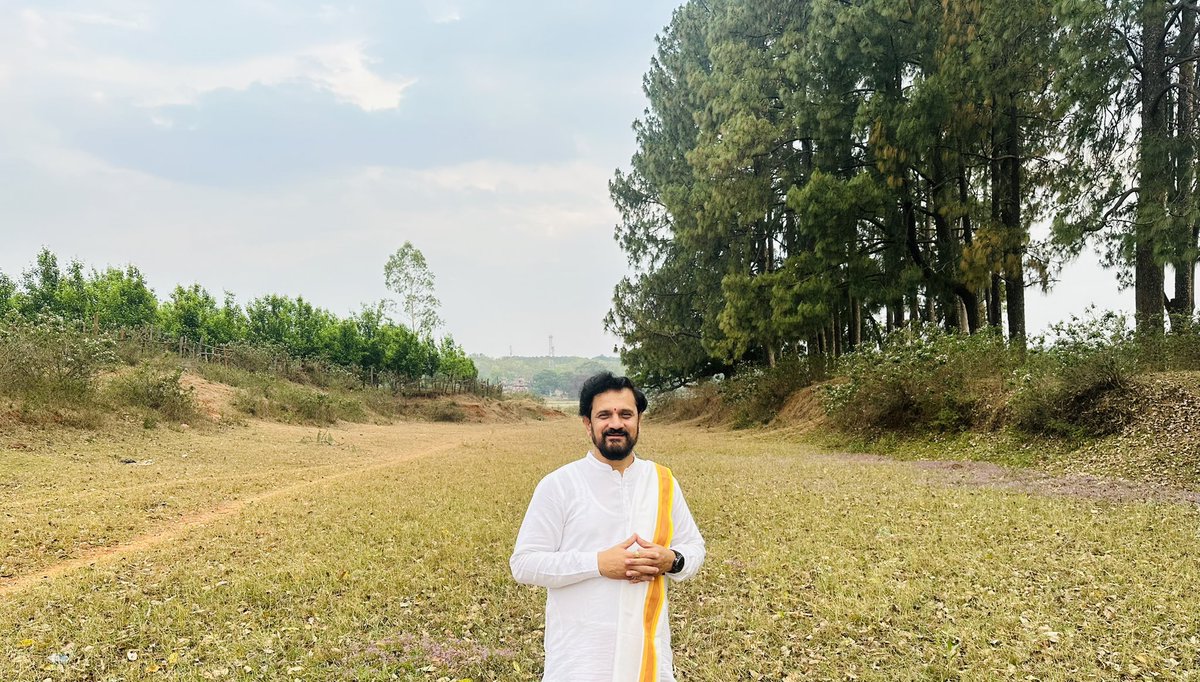 anand__desai's tweet photo. Gm🙏

“जीवन में कभी सब कुछ खत्म नहीं होता, हमेशा एक नया प्रारंभ हमारी प्रतीक्षा कर रहा होता है”
————————————
At #Netarhat (A hill station in Jharkhand).👍

1st ever #AdvancedMeditationProgram is happening here.☺️ https://t.co/vAhh42oieB